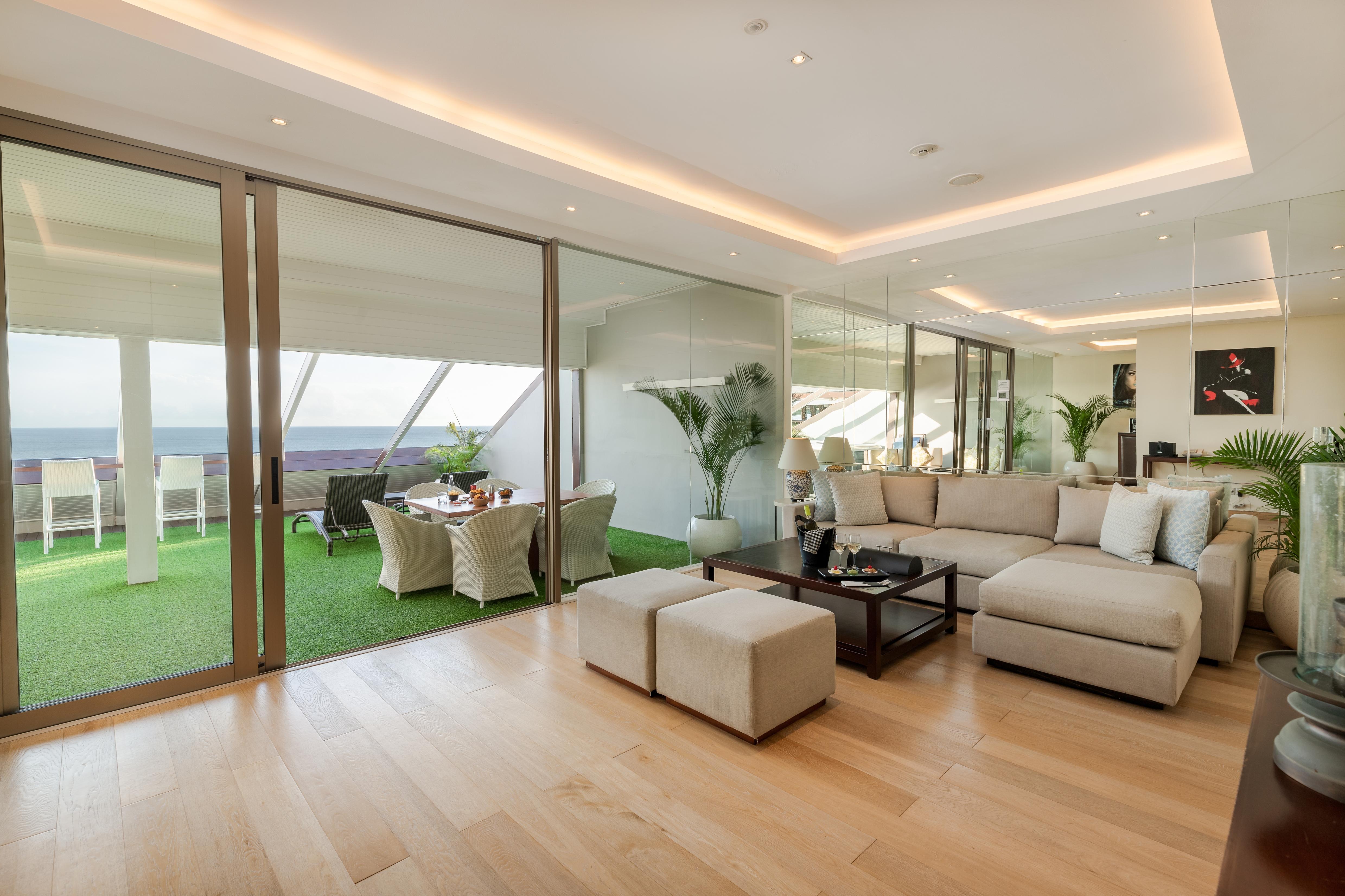Double - Six, Luxury Hotel - Seminyak Eksteriør bilde Interior of a penthouse apartment