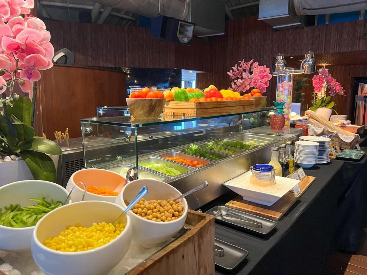 Double - Six, Luxury Hotel - Seminyak Eksteriør bilde A salad bar