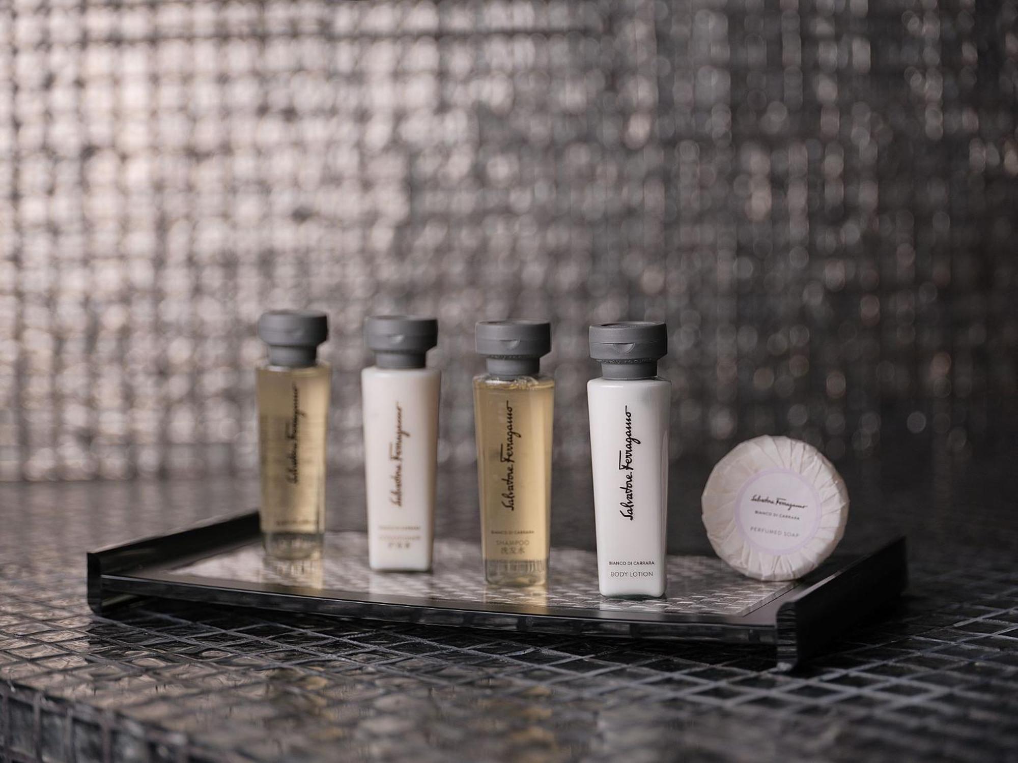 Double - Six, Luxury Hotel - Seminyak Eksteriør bilde Salvatore Ferragamo amenities
