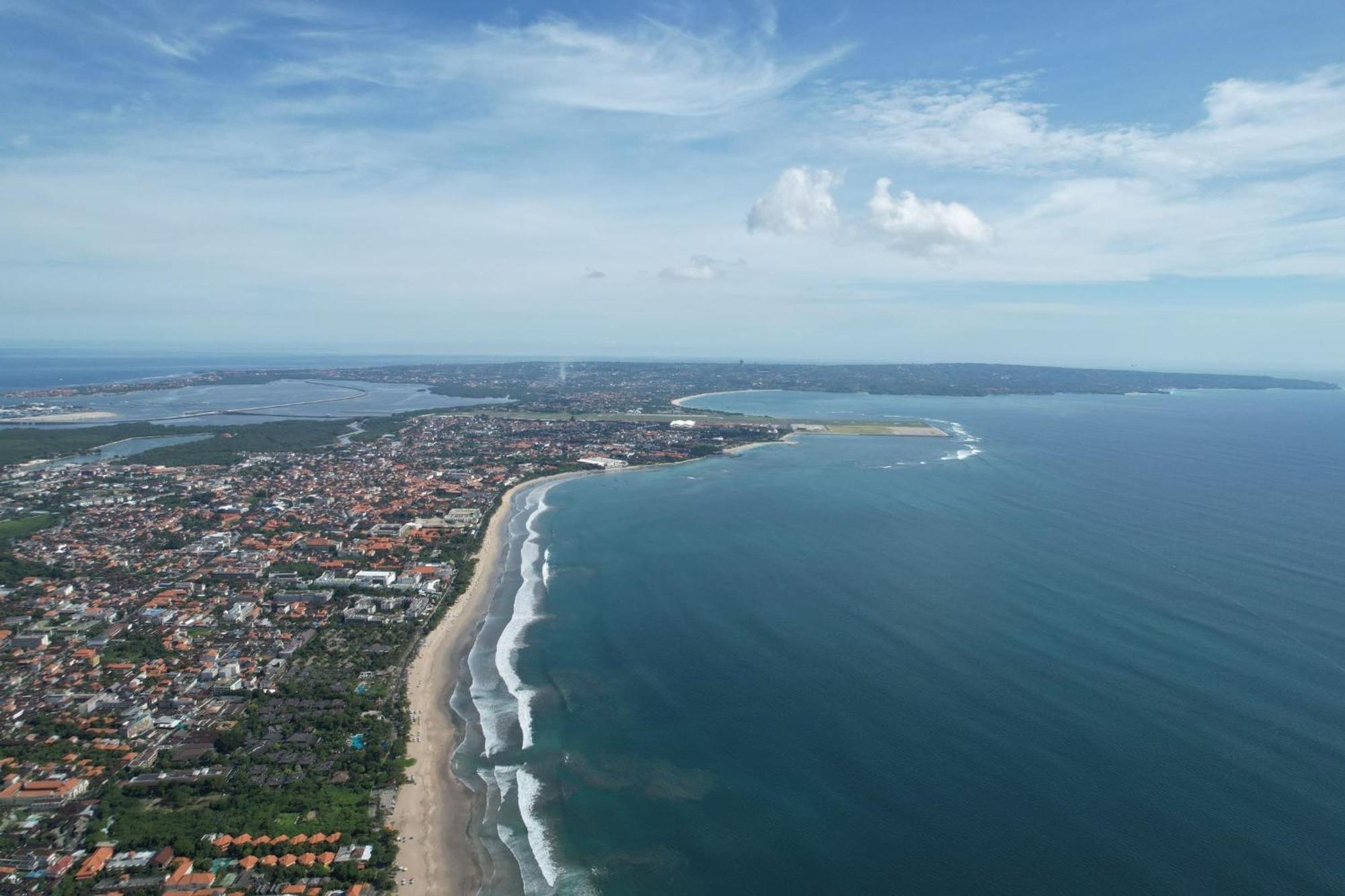 Double - Six, Luxury Hotel - Seminyak Eksteriør bilde Aerial view of the bay